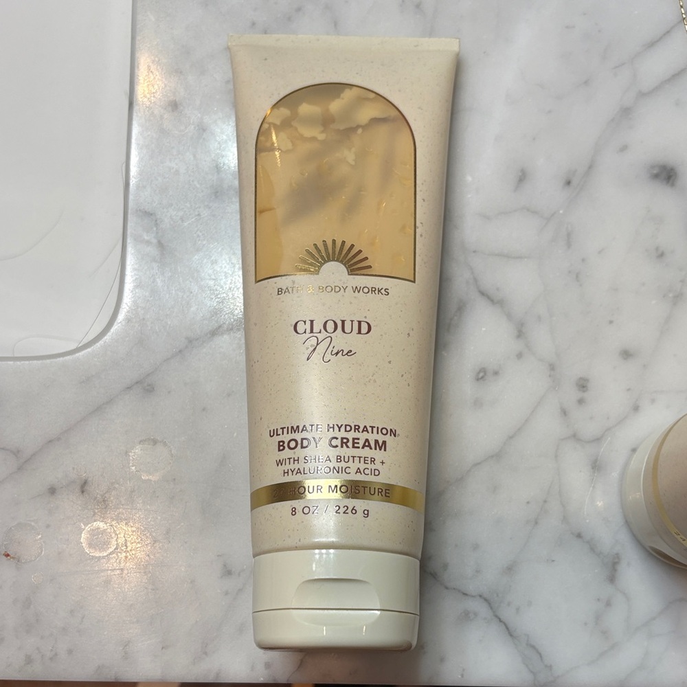 Bath & Body Works Cloud Nine Body Cream - Gold and Cream